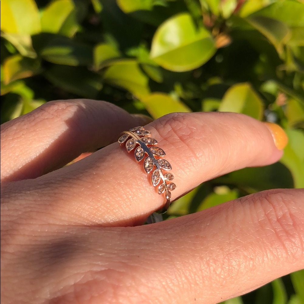 🎉Host Pick🎉Rose gold feather ring